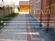 36.тротуарная плитка и цокольная облицовочная плитка 
вокруг частного дома